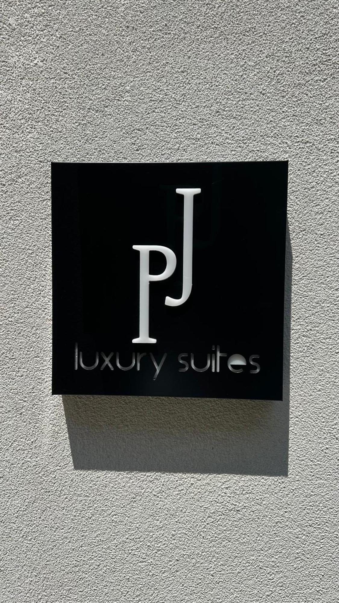 P J Luxury Suites 塞雷 外观 照片